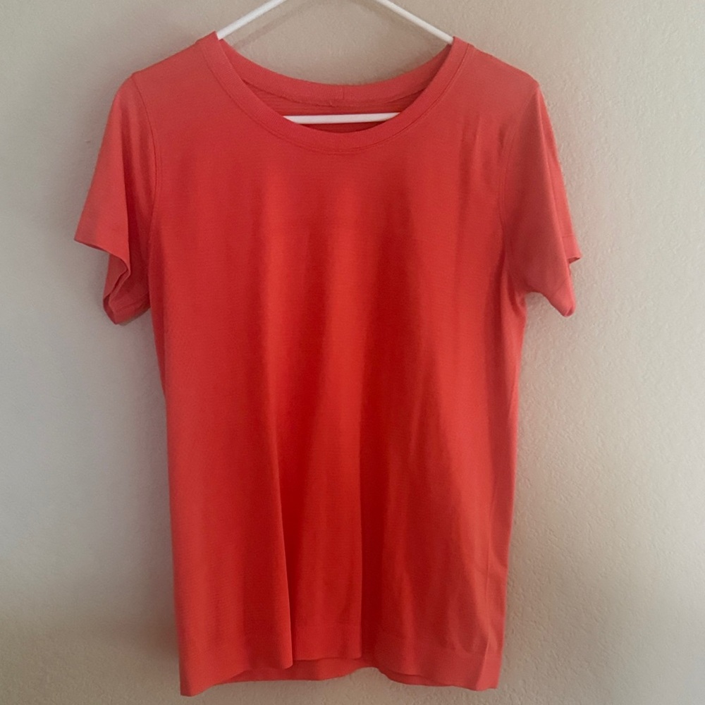 Lululemon Athletica Vibrant Red Short Sleeve Tee